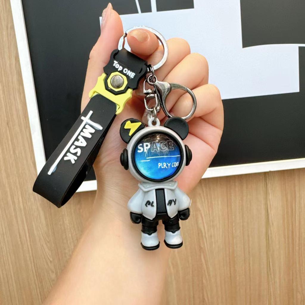 Брелок с изображением медведя-космонавта: Милый автомобильный аксессуар и подвеска для школьного ранца