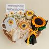 Комбо-набор из 5 предметов включает: Вязаный подсолнух 'Forever Sunflower', Ручной работы ловец снов, Роскошная ароматическая свеча, Керамическая кружка, Открытка