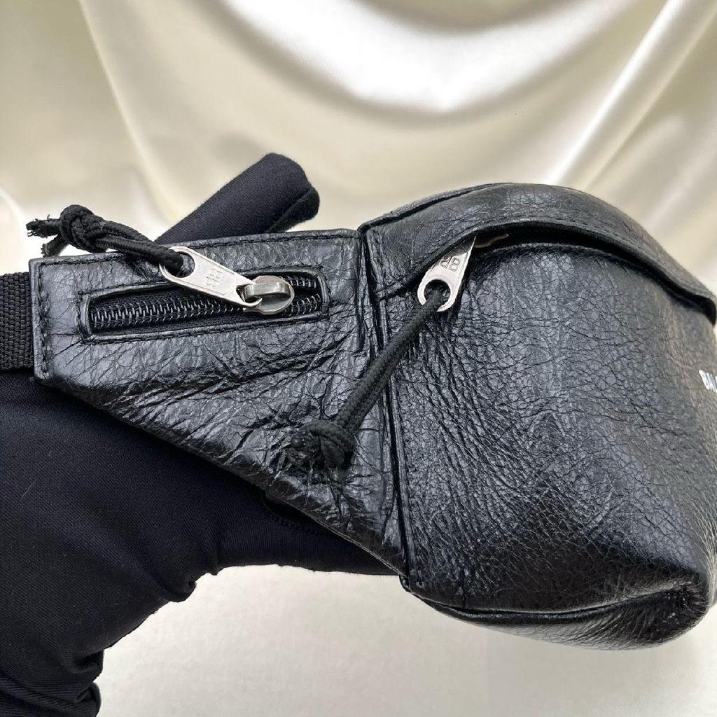 [Pre-Owned] Weekend Grain Leather Chest Bag - Excellent #1F3T27Z