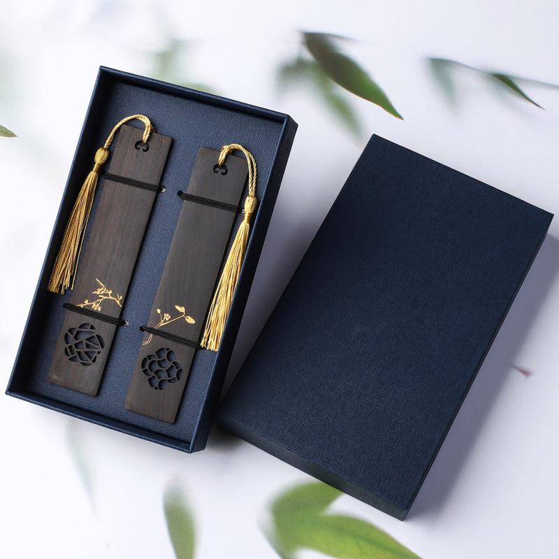 Golden Lattice Ebony Brush Bookmark: Retro Classical Gift for Students