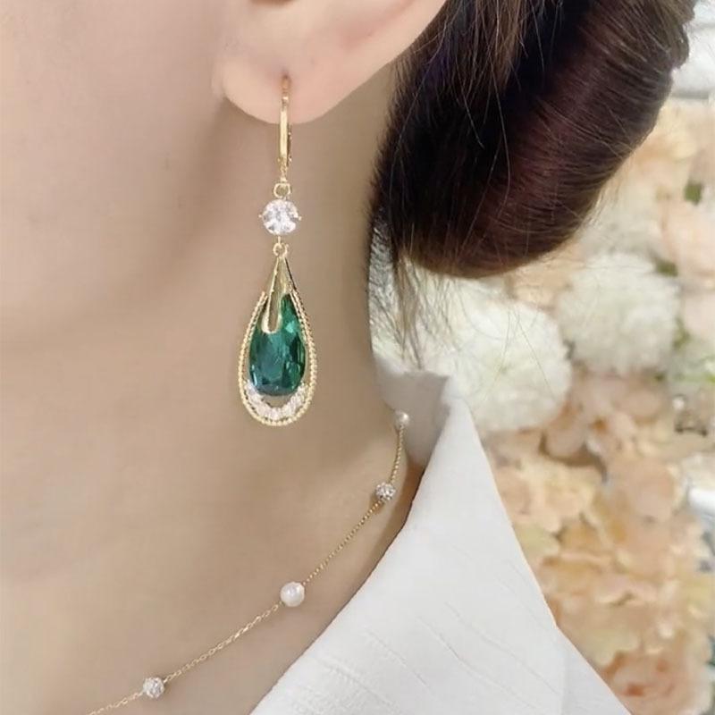 Exquisite and Elegant Temperament, Water Droplet Hollow Earrings, Female Design, Trendy Green Earrings, New Trend