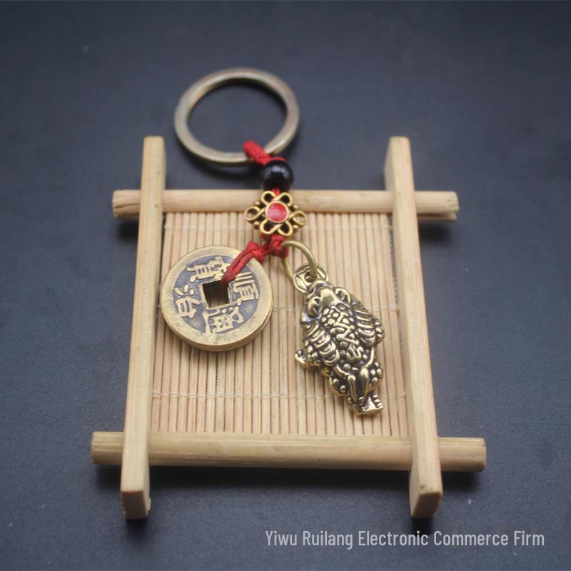 Solid Brass Golden Toad Feng Shui Keychain: Wealth-Attracting Small Pendant for Men and Women