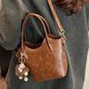 Retro Popular Bucket Small Bag Women 2025 New Niche Design Messenger Bag Fashion Commuter Portable Shoulder Bag