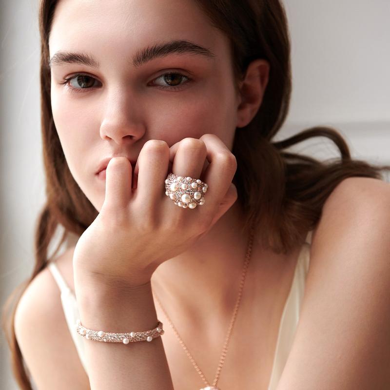APM Monaco ring [Romantic Confession] Dense, fashionable and elegant crystal-set diamond and pearl, exquisite, luxurious and bright gold/white 52