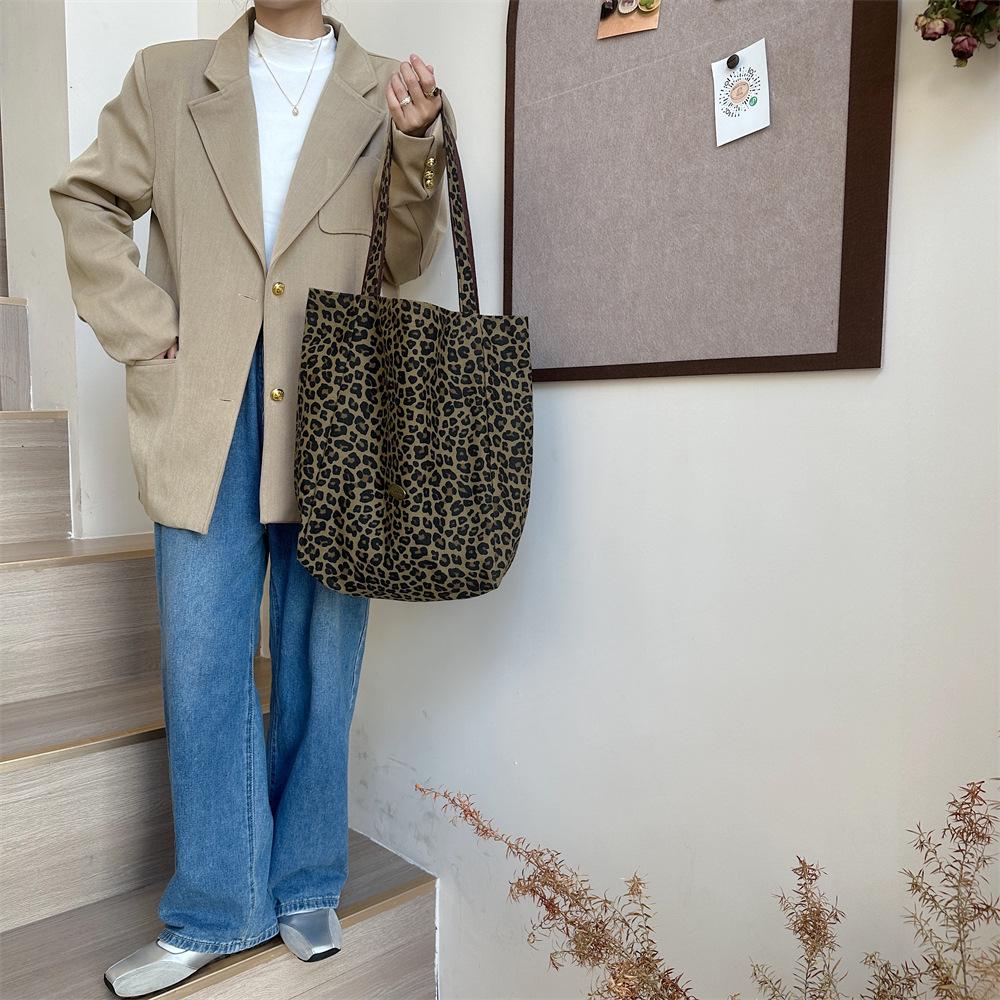 Холщовая сумка с леопардовым принтом: Женская сумка через плечо большой вместимости, коллекция Осень/Зима 2024, новый дизайн двойной сумки.