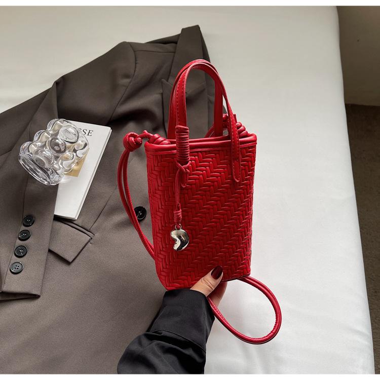 Korean Niche Texture Fashionable Portable Commuter Bag Women's 2025 Summer New Foreign Style Woven Messenger Mobile Phone Bag