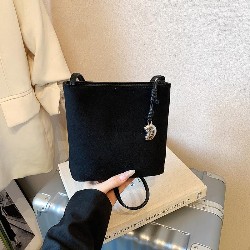 Новая сумка-ведро из матовой кожи, женская, высококлассный нишевый дизайн, сумка-ведро, ретро замшевая наплечная сумка-мессенджер