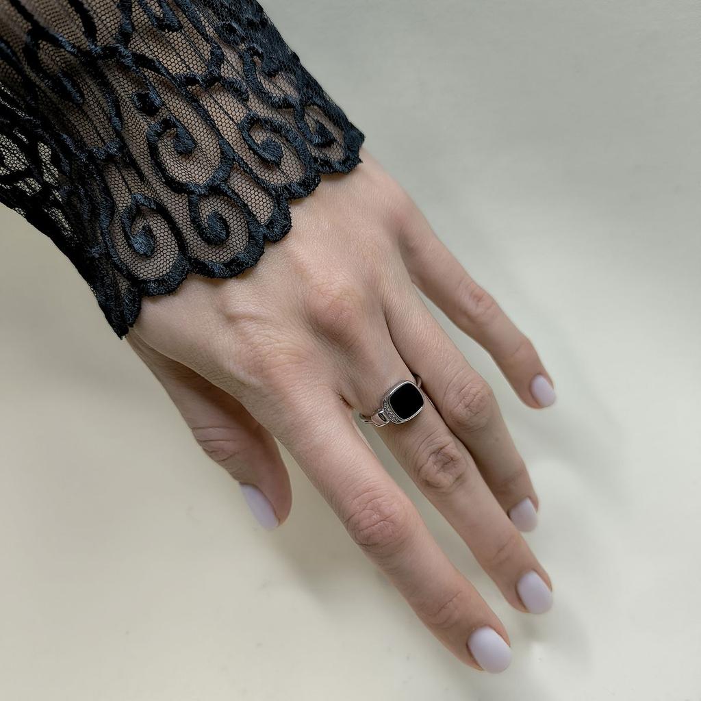 Серебряное кольцо с натуральным ониксом, вес изделия 2,33 гр (60002118)