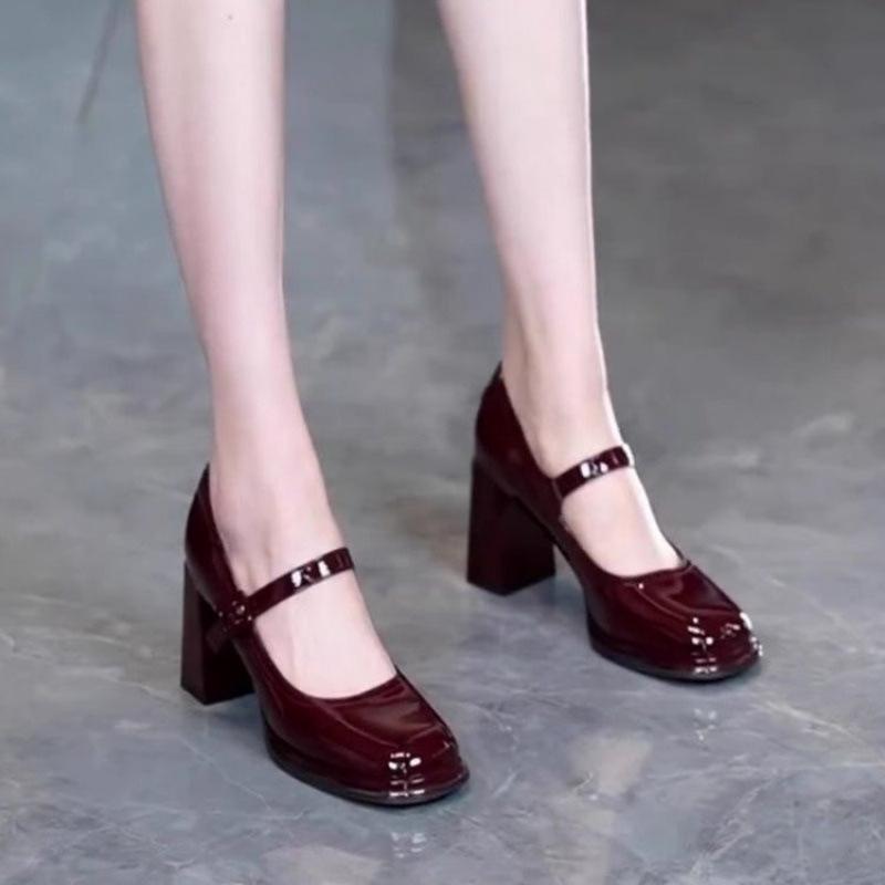 Корейская версия новых туфель на высоком каблуке весна 2025 женский блочный каблук универсальный квадратный носок эластичный ремешок модные одинарные туфли