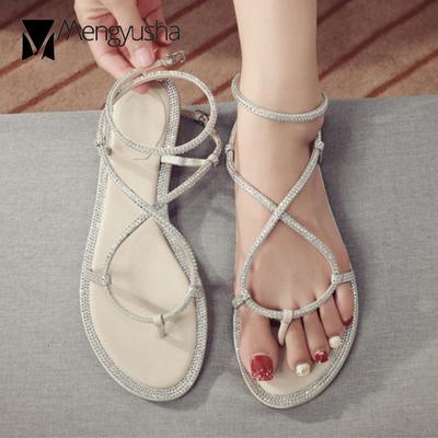 Модные женские сандалии с кристаллами и перекрестными ремешками, с пряжкой, полые гладиаторские сандалии, летние шлепанцы с низким каблуком и перемычкой для пальца, женская обувь