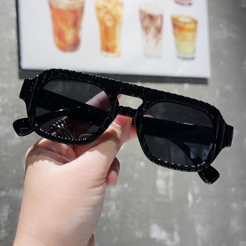 Vintage Stylish Sun Glasses for Women Double Bridge Anti-glare Sunglasses Women European American Style Men’s Sunglass