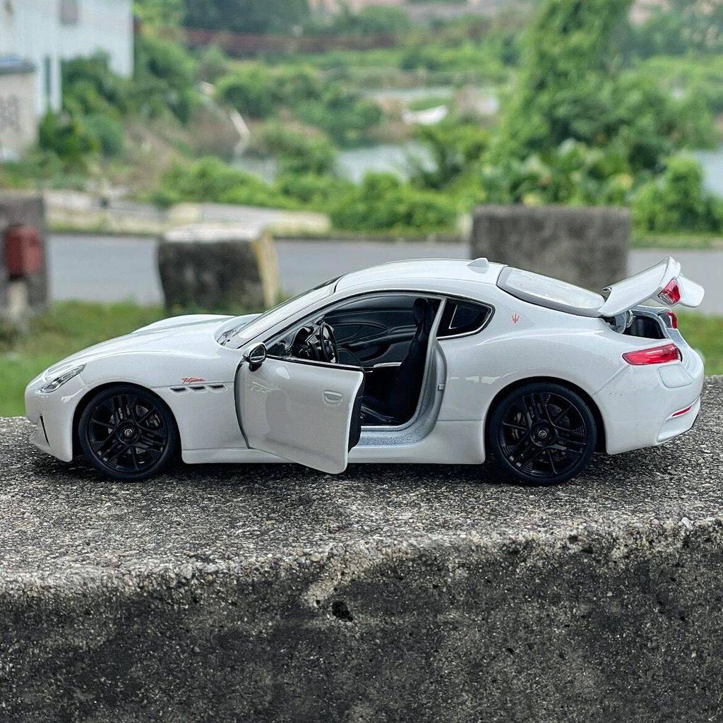 Welly 1/24 2023 Maserati Granturismo Folgore Coupe Alloy Sports Car Model Diecasts Metal Racing Car Vehicles Model Kids Toy Gift