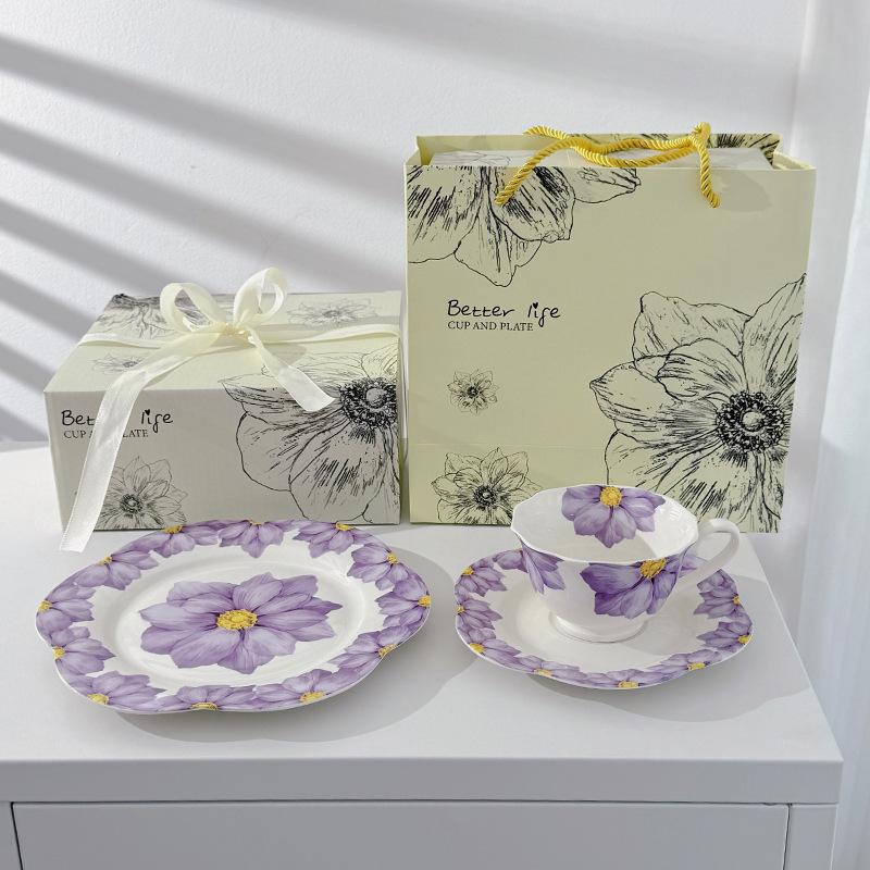 Изысканные высококачественные чашки для послеобеденного чая, ретро керамические кофейные чашки и блюдца с высокой стоимостью, дизайнерский стиль, нишевый фестиваль для девушек