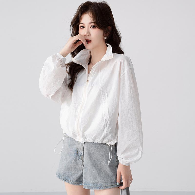 Women's Summer Lightweight Lapel Sunscreen Jacket: Short, Breathable, and Casual Sun Protection Top.