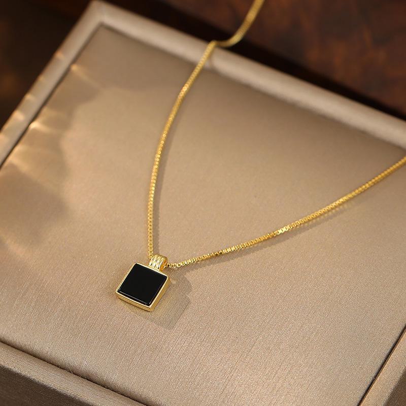 Banyan Tree S925 Silver Black Agate Square Pendant Necklace for Women - Minimalist High-end Clavicle Chain