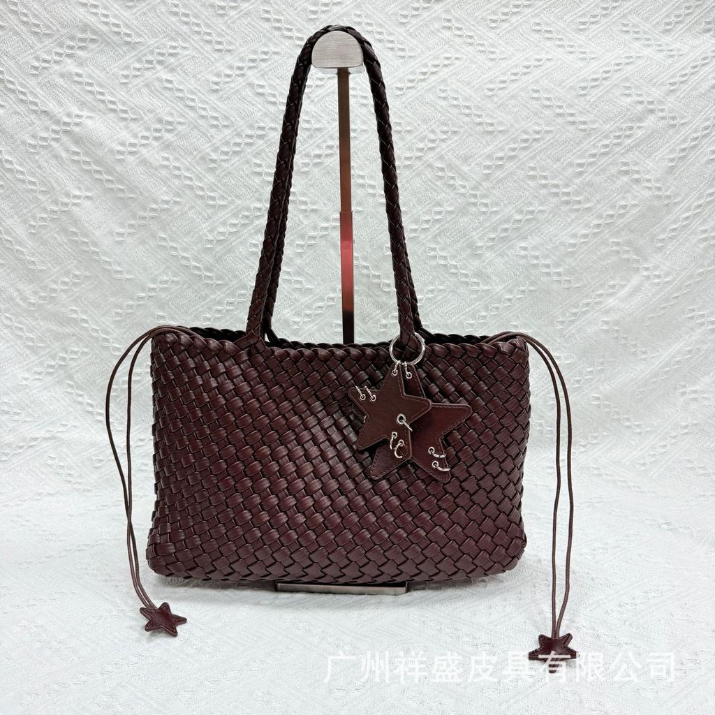 New Niche Design Handmade Champagne Woven Bag Large Capacity Commuter Shoulder Bag Women