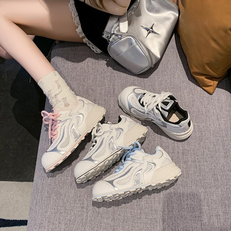 Туфли для моральной подготовки в стиле академии женские лето 2025 новые удобные и универсальные повседневные туфли на плоской подошве Forrest Gump сетчатые спортивные туфли