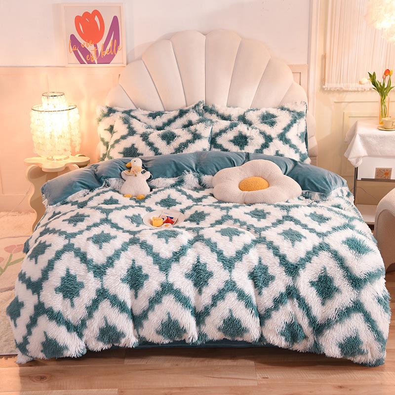 "Mink Velvet Plush Winter Bed Set: Four-Piece Solid Color Quilt Cover"