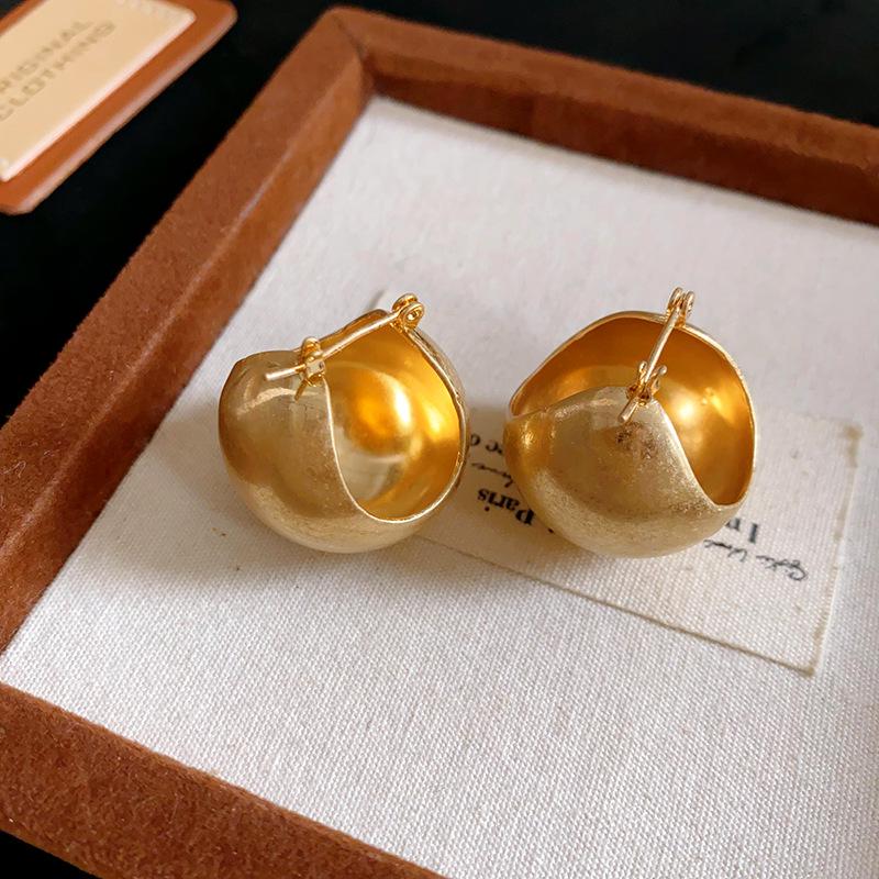 Циркониевые серьги-каффы с перламутром в виде солнечных лучей: Элегантные, Универсальные Серьги для Женщин.