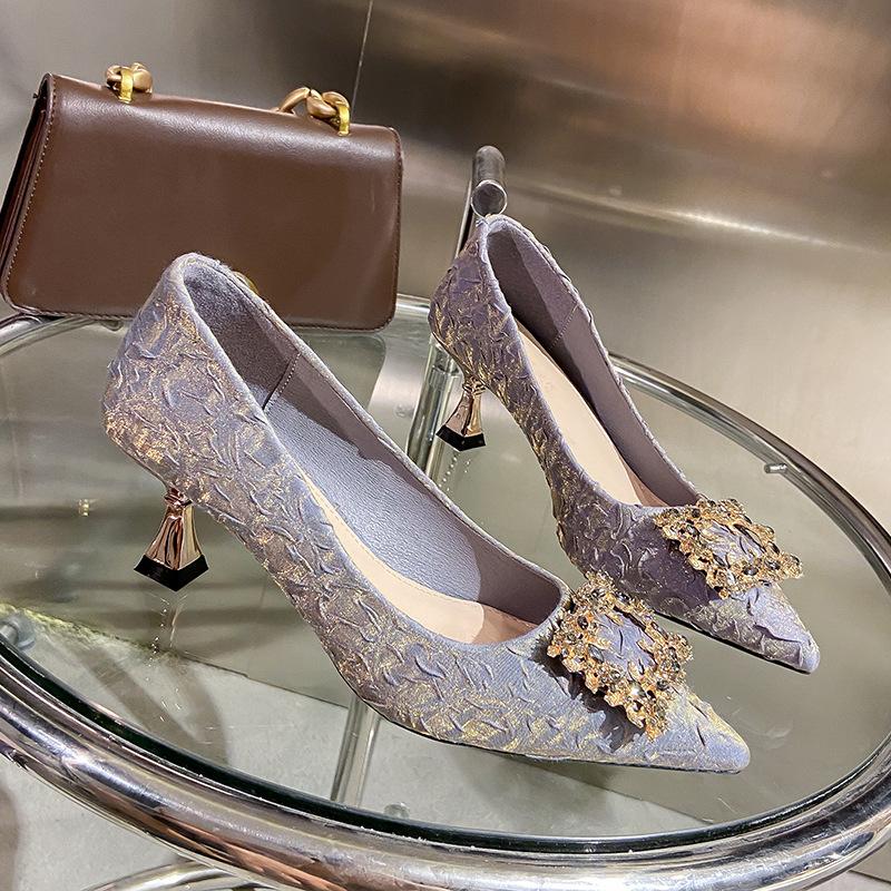 2025 новые туфли-лодочки с квадратной пряжкой из стразов, корейская версия, острый носок, рюмка и высокие каблуки, повседневные для работы, туфли-лодочки на шпильке для женщин