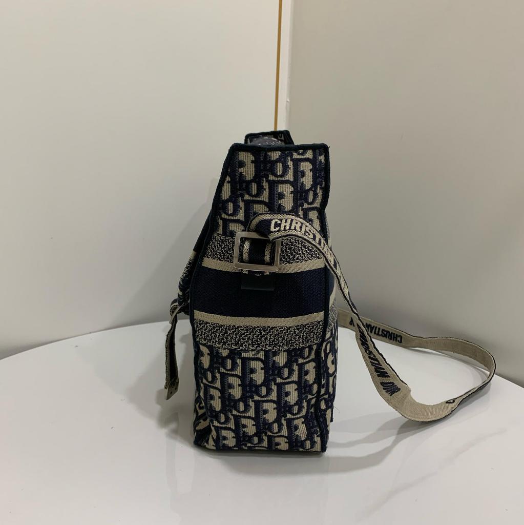 [Pre-Owned] Camp Classic Monogram Embroidered Vintage College Style Canvas Shoulder Bag - Excellent #10G55ZF