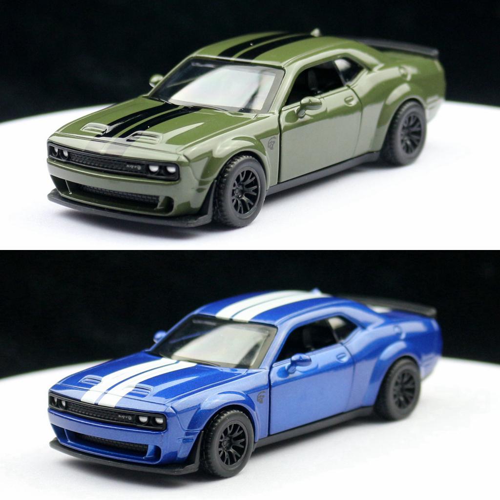 1/44 Dodge Challenger SRT Hellcat Toy Car Model Diecast Metal Vehicle Miniature Pull Back Doors Openable Collection Gift for Kid