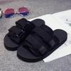 Летние прохладные тапочки мужские трендовые корейская версия персонализированная уличная обувь шлепанцы для пары студенческие нескользящие пляжные сандалии