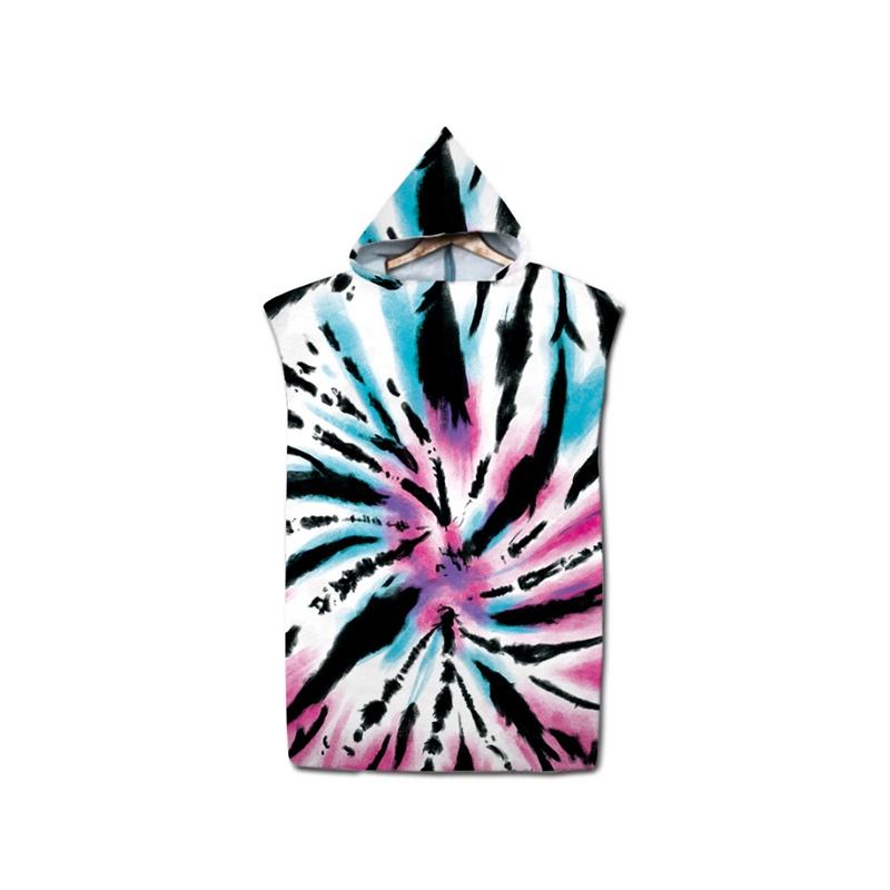 Стильный пончо-полотенце с узором для пловцов и отдыхающих на пляже