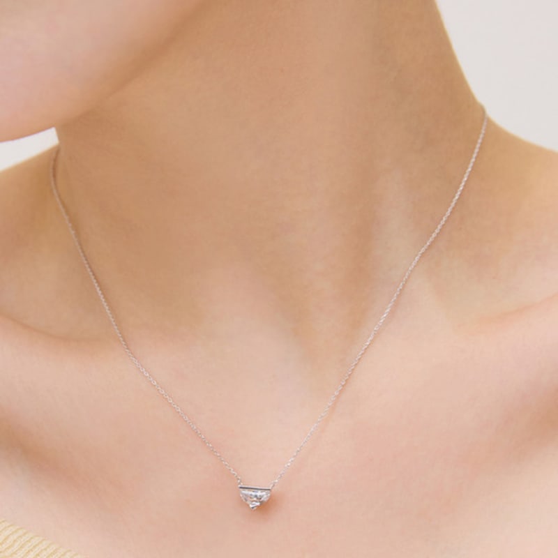 Tirr Lirr Tulip Half Moon Silver-White Necklace TNSSVW14003M