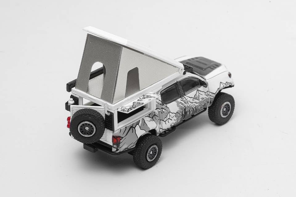 Gaincorp Products Масштаб 1/64 Toyota Tacoma TRD Pro 2022 (Дом на колесах) Белый/Художественная отделка Готовый продукт KS076-529