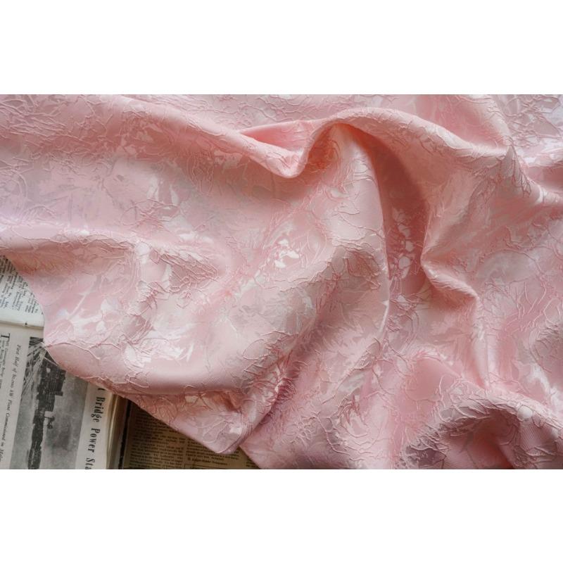 Модное отличительное плетение тисненая вязанная крючком текстура трехмерная жаккардовая ткань плетение жесткая модная ткань для костюмов и платьев пончо