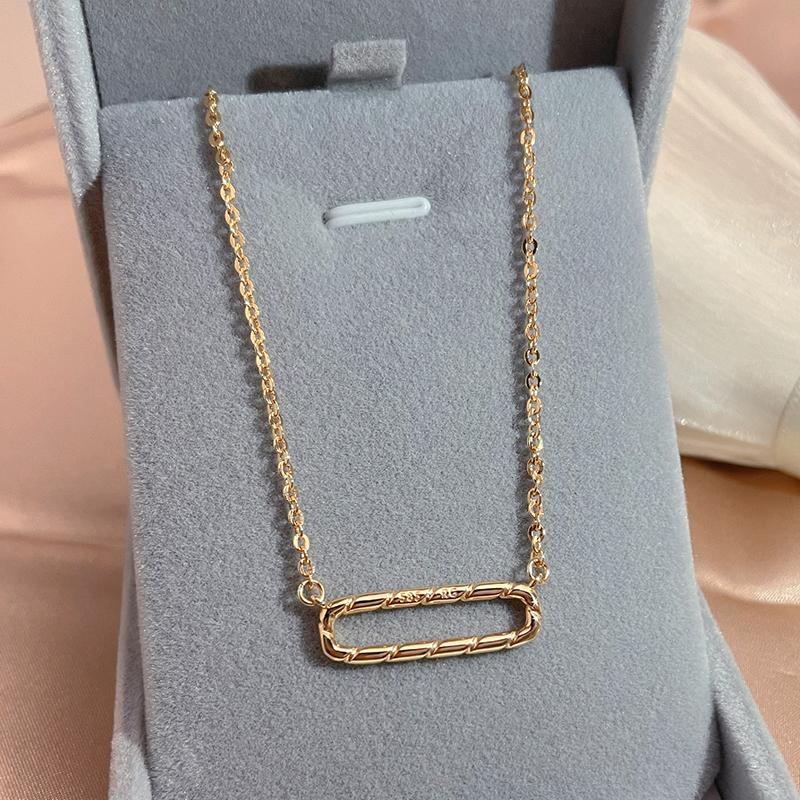 Простое квадратное колье Kinel из розового золота с подвеской