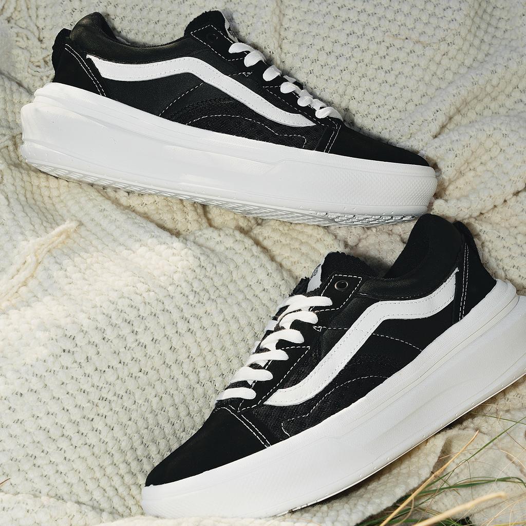 Мужские кроссовки Vans Old Skool Overt Plus ComfyCush 'Черный Белый'