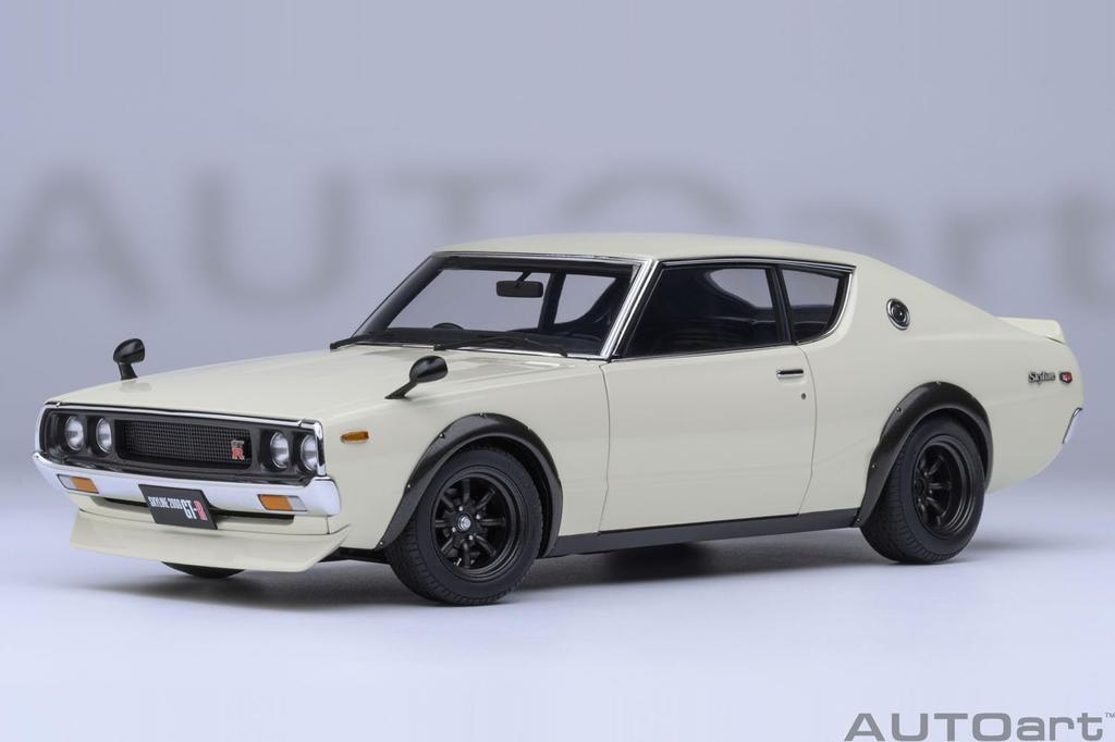 AUTOart Nissan Skyline Tuned Version Белый Готовый продукт 77467 1/18 2000GT-R (KPGC110)