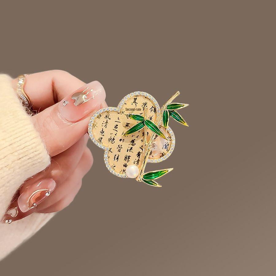 Sunward Growth Sunflower Brooch: Elegant Women's Corsage Pin for College Entrance Suits