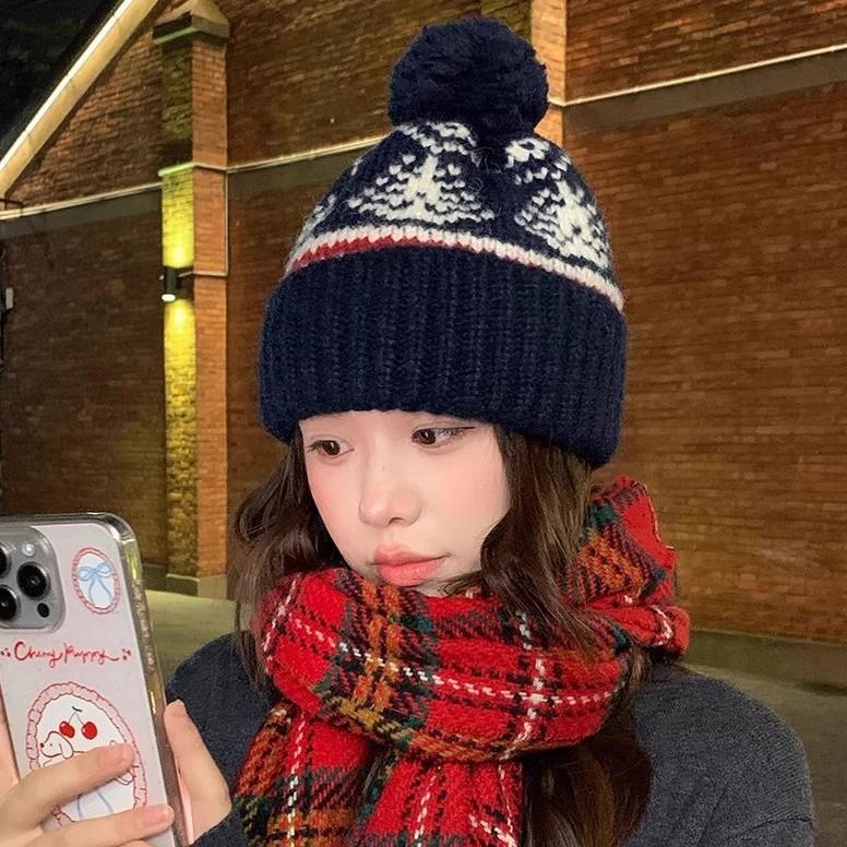 Han Dai winter new Fair Island knitted wool hat retro cute hairball warm thickened ear protector cold hat