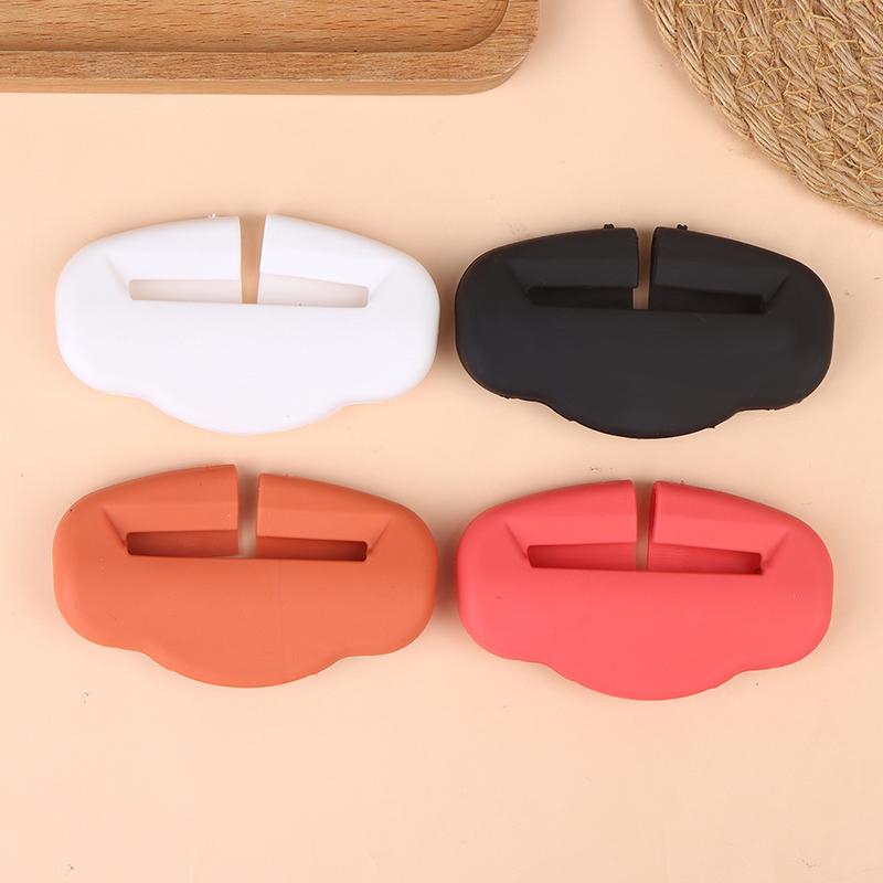 2 шт. Накладка на пряжку ремня безопасности Защита от царапин Резиновая защита пряжки автомобильного сиденья Защитная накладка-клипса Универсальная для внедорожника седана