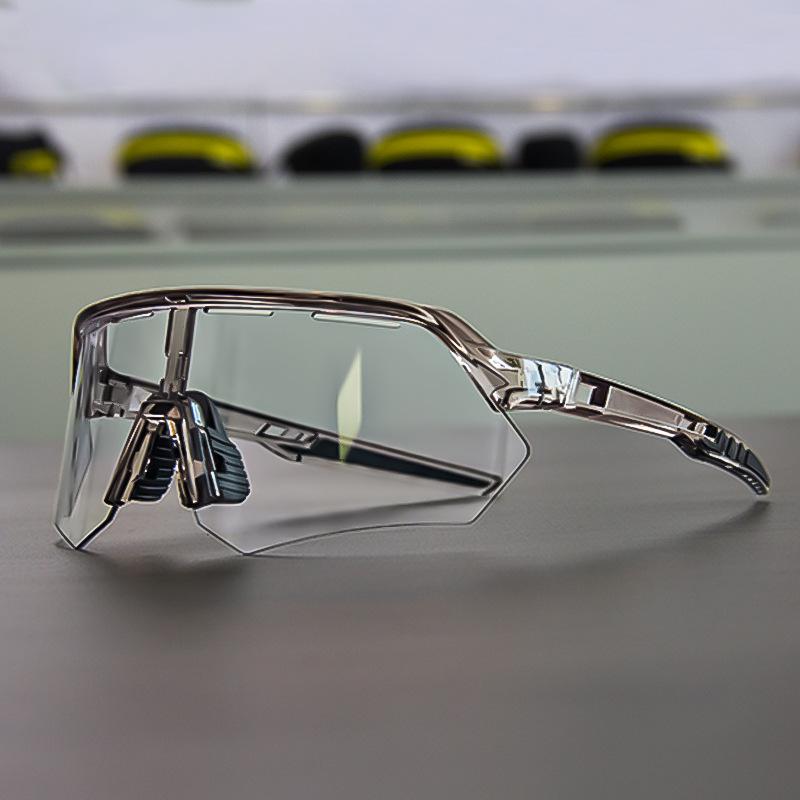 Color-changing sports glasses for hiking and mountaineering, outdoor cycling, windproof, dustproof, and dazzling sunglasses for men and women