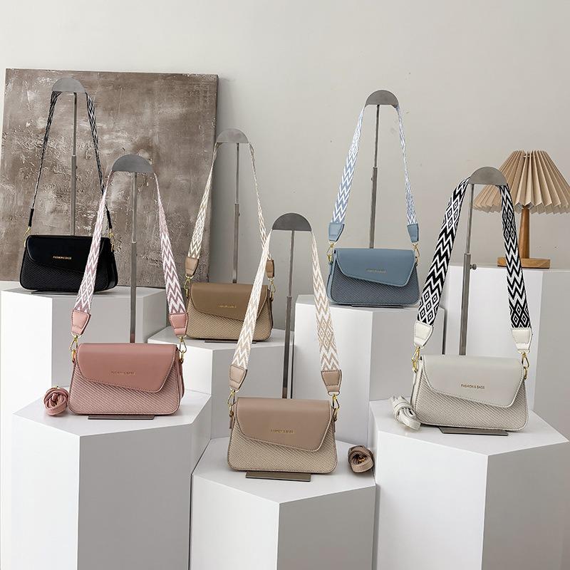 Корейская элегантная мода: Минималистичная маленькая квадратная сумка кросс-боди 2025 для женщин