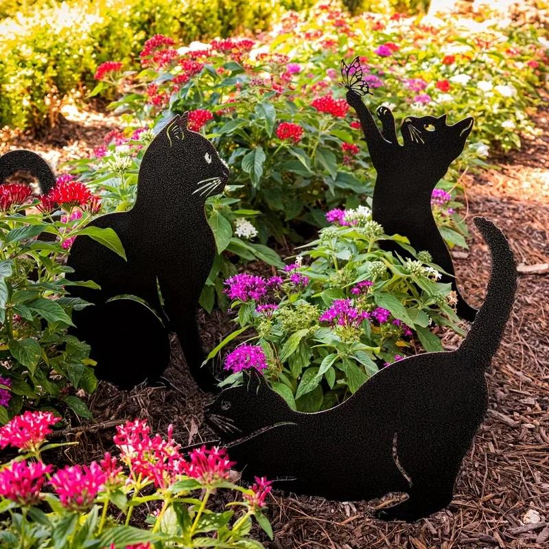 Cute Cat Decorative Garden Silhouette Stake, Family Theme Design, Outdoor Animal Statue Suitable for Garden Lawns
