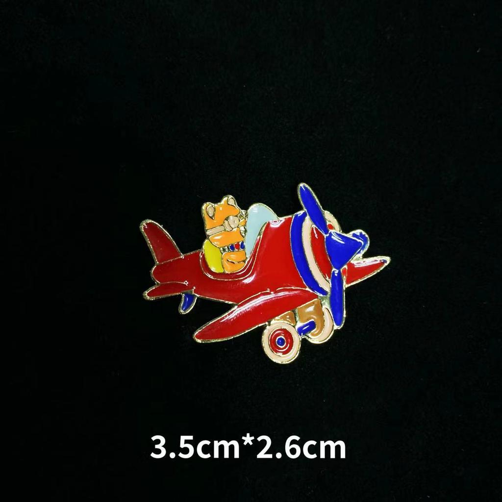 Японская мультяшная брошь с капельным маслом: Модный металлический значок для одежды и сумок