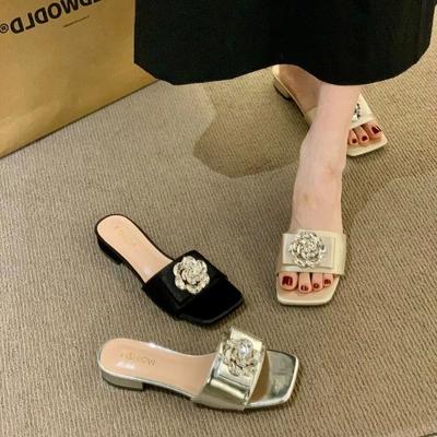 Весна и лето 2025 новые однословные тапочки женские французские на низком квадратном каблуке на толстом каблуке с пряжкой из стразов темпераментные туфли-мюли