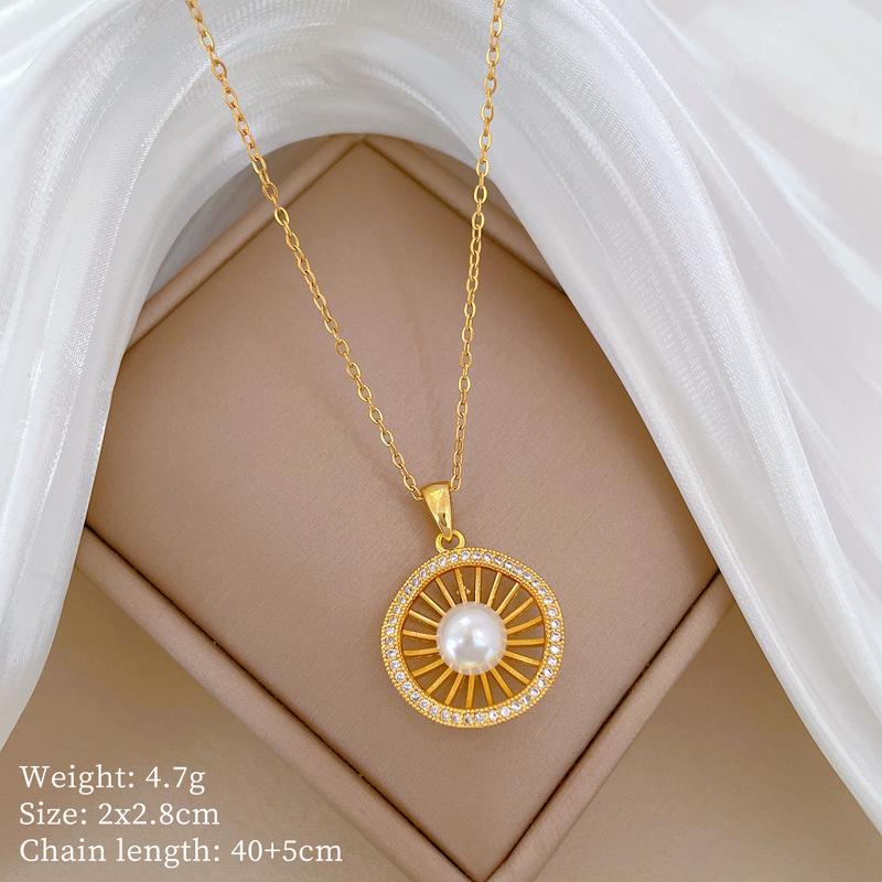 Подвеска-месяц из титановой стали: Элегантный дизайн микро-паве с полным бриллиантовым покрытием, сверкающий и стильный для женщин.