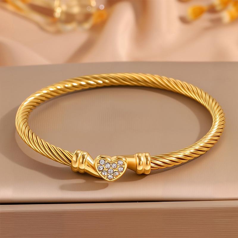 European and American Non-fading Heart-shaped Horseshoe Open Bracelet for Women
