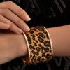 Дизайн для меньшинств Браслеты-манжеты с леопардовым принтом Металлический преувеличенный браслет Женщины