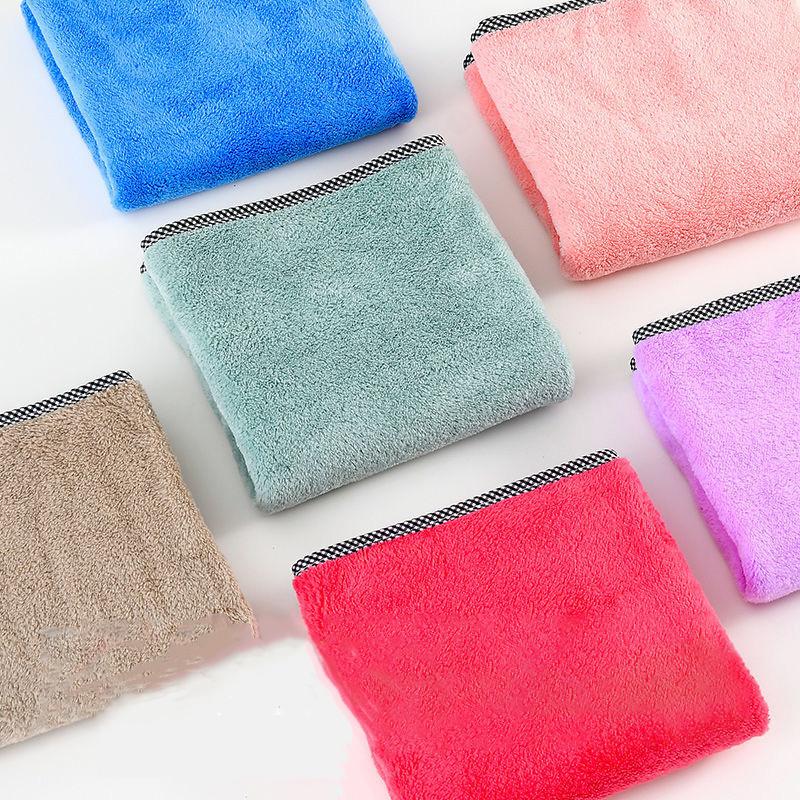 Банные полотенца можно использовать для впитывания воды и предотвращения выпадения волос.. Взрослые домашние купальные халаты из кораллового флиса плюс хлопковые мягкие полотенца