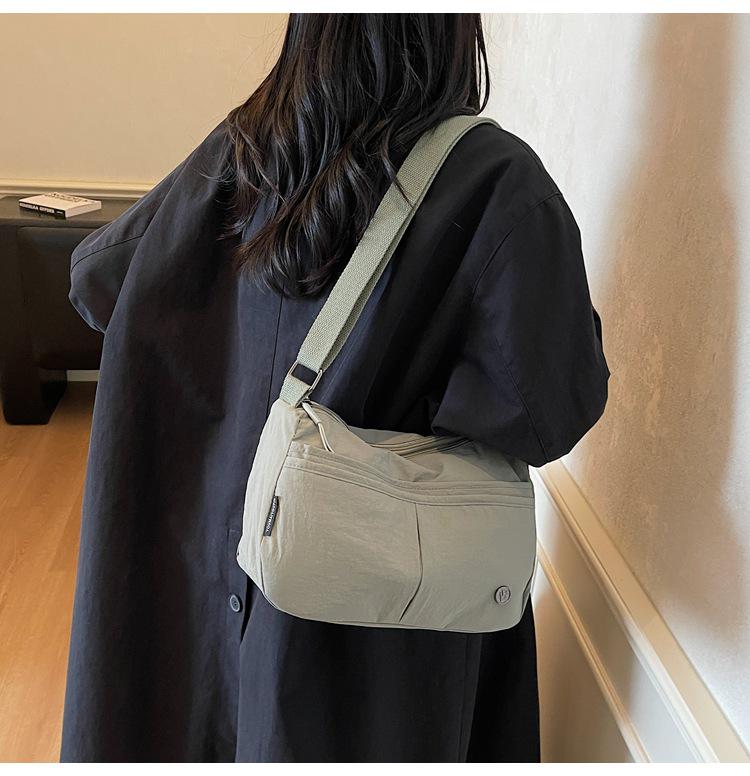 Женская спортивная минималистичная сумка кроссбоди 2025: Легкая, Вместительная, Универсальная наплечная сумка для поездок на работу или повседневного использования