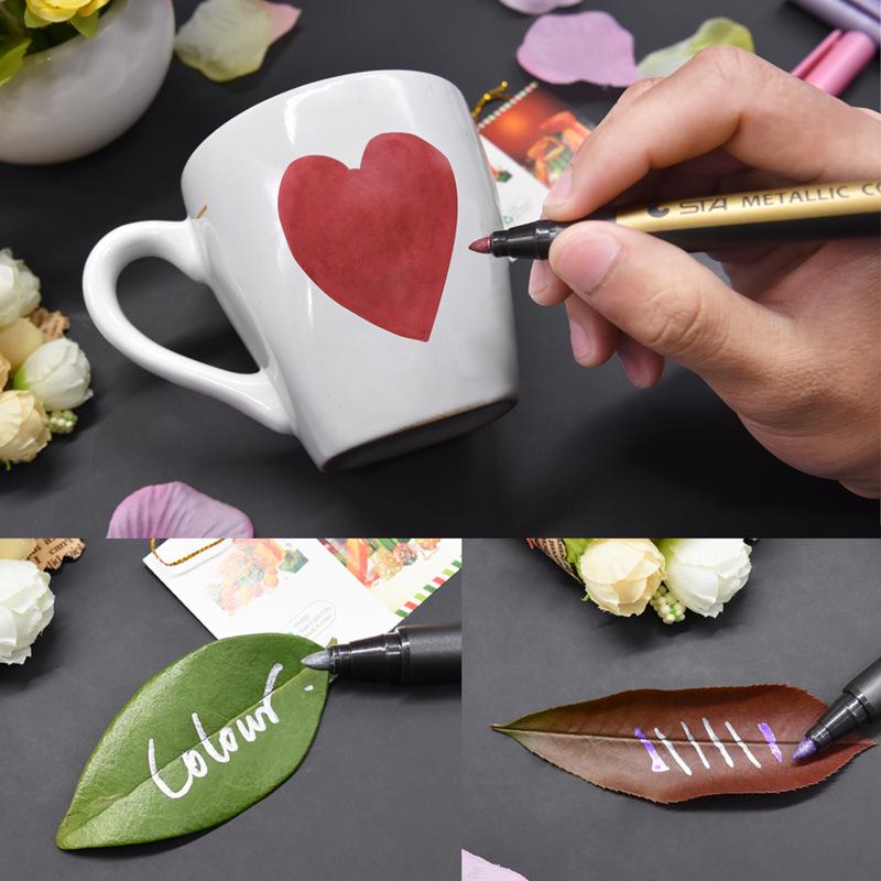 STA 8151 Цветной металлический маркер для рисования для DIY и искусства на черном картоне.