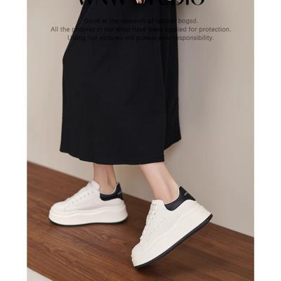 Версия из коровьей кожи~ натуральная кожа маленькие белые туфли 2025 весна новинка McQueen платформа увеличивающие рост спортивные универсальные повседневные кеды