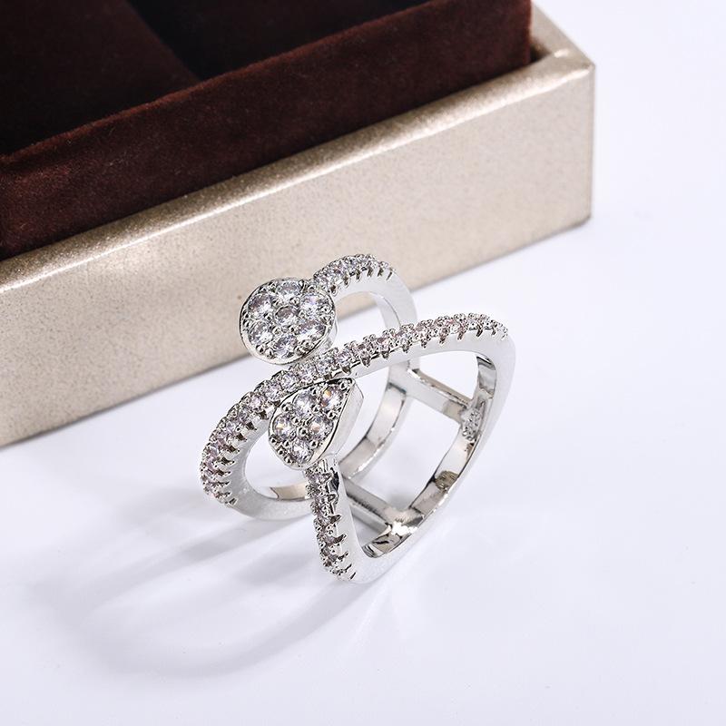 Европейская и американская личность Простой микро-инкрустированный бриллиантами темперамент Преувеличенное кольцо на указательный палец Аксессуары Женское кольцо Женщины